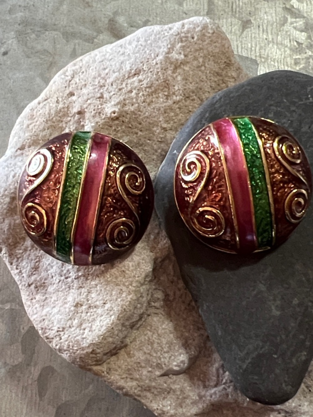Vintage Round Clip On Earrings.